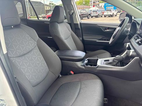 Used 2025 Toyota RAV4 XLE AWD/4WD image 29