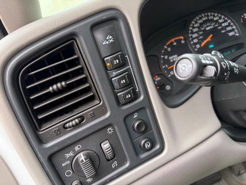 Used 2004 GMC Sierra 3500 SLT w/ Heavy-Duty Power Package image 9