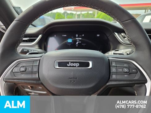 Used 2024 Jeep Grand Cherokee Altitude AWD/4WD image 30