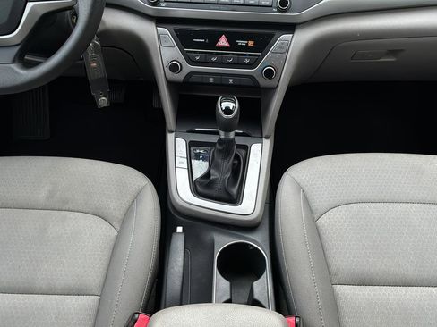 Used 2017 Hyundai Elantra SE image 20