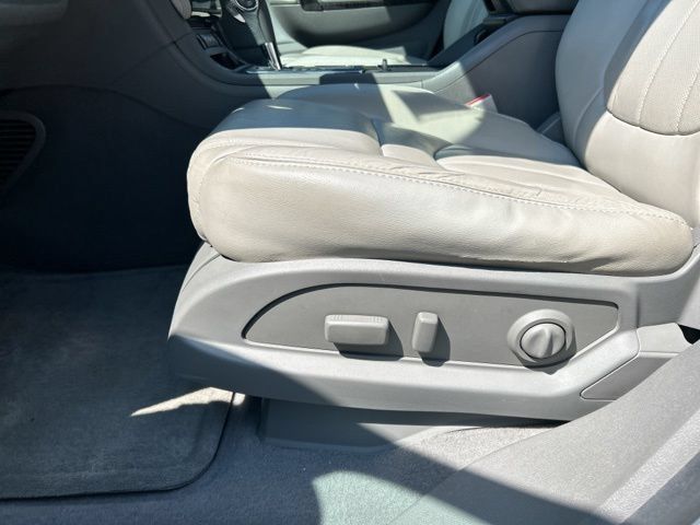 Used 2014 Chevrolet Traverse LTZ AWD/4WD image 38