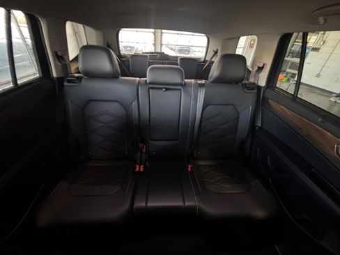 Used 2025 Volkswagen Atlas SE image 46