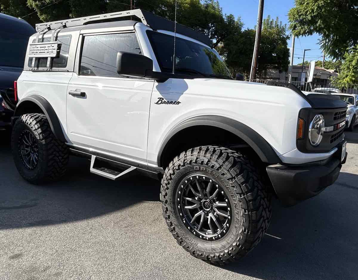 Used 2021 Ford Bronco 2-Door AWD/4WD image 1