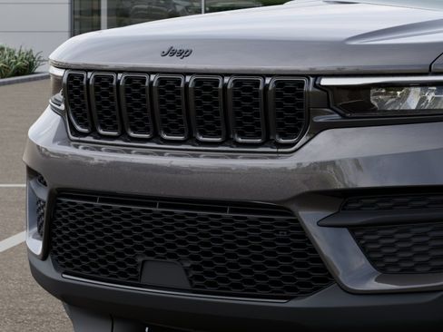 New 2025 Jeep Grand Cherokee Altitude image 21