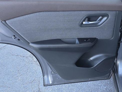 Used 2023 Nissan Rogue SV image 31