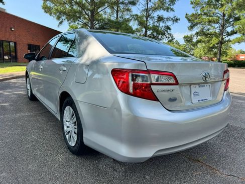 Used 2012 Toyota Camry LE FWD image 5