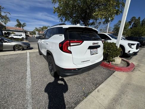 Used 2023 GMC Terrain SLE w/ Elevation Edition image 4