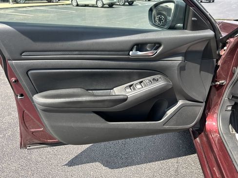 Used 2024 Nissan Altima 2.5 SV FWD image 12