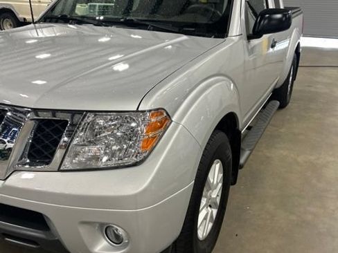 Used 2017 Nissan Frontier SV w/ SV Value Truck Package RWD image 4