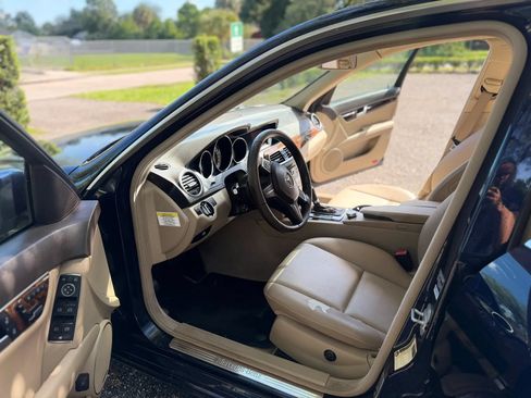 Used 2014 Mercedes-Benz C 250 Sedan image 7