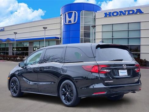 Used 2024 Honda Odyssey Sport image 4