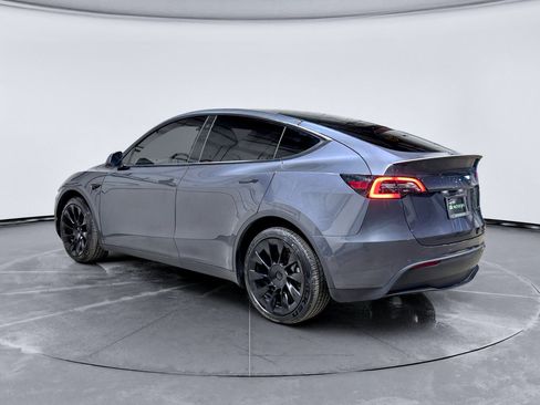 Used 2022 Tesla Model Y Long Range AWD/4WD image 2