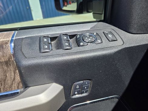 Used 2017 Ford F250 Lariat w/ Lariat Ultimate Package image 4