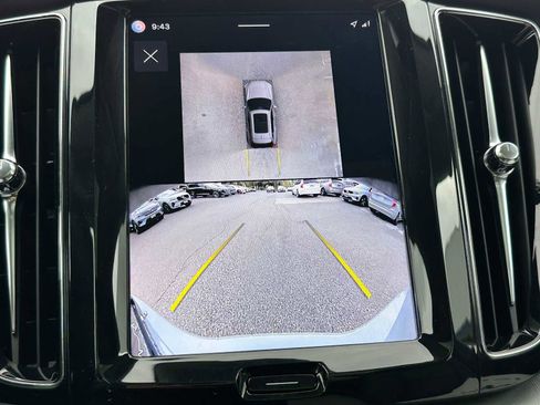 Certified 2025 Volvo XC60 B5 Plus AWD/4WD image 27