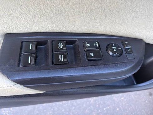 Used 2014 Acura ILX 2.0L w/Premium 4dr Sedan Packa image 11