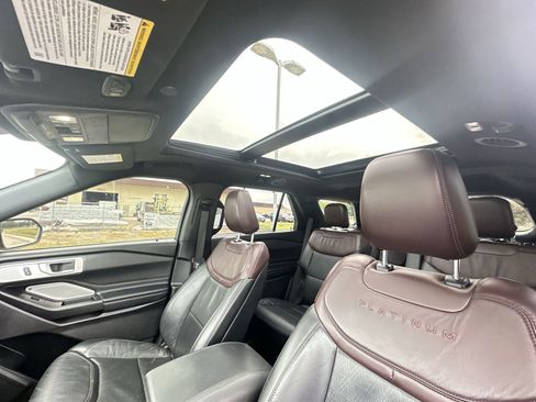Used 2020 Ford Explorer Platinum w/ Premium Technology Package AWD/4WD image 19