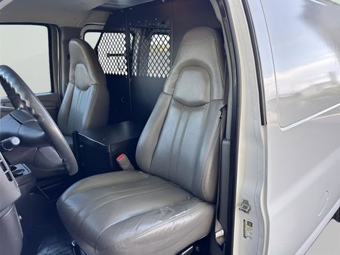 Used 2005 Chevrolet Express 1500 image 12