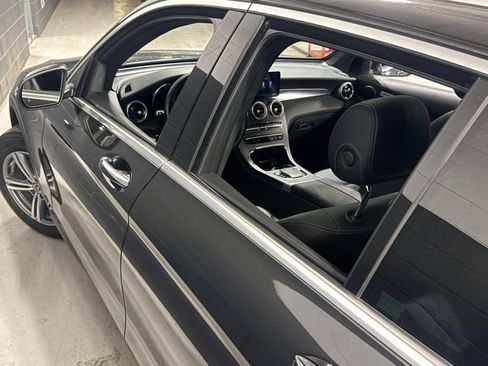 Used 2022 Mercedes-Benz GLC 300 4MATIC image 21
