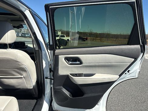 Used 2023 Nissan Rogue SL image 20