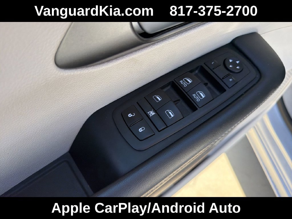 Used 2024 Chrysler Pacifica Touring-L FWD image 17