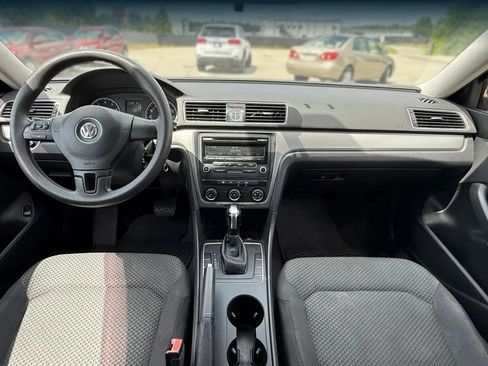 Used 2013 Volkswagen Passat 2.5 S FWD image 3