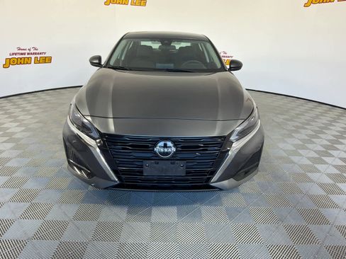 Used 2024 Nissan Altima 2.5 SV FWD image 9