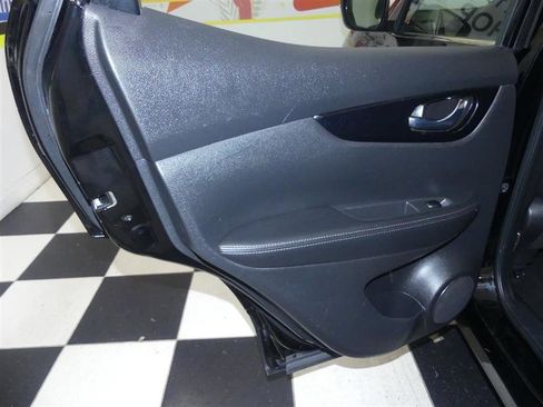 Used 2019 Nissan Rogue Sport SV image 23