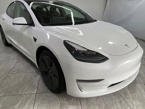 Used 2023 Tesla Model 3 Standard Range image 3