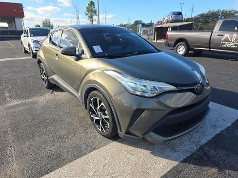 Used 2021 Toyota C-HR XLE image 2