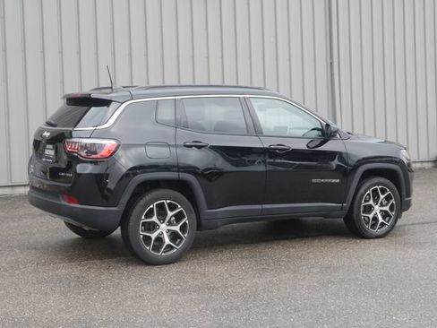 Used 2024 Jeep Compass Limited AWD/4WD image 10
