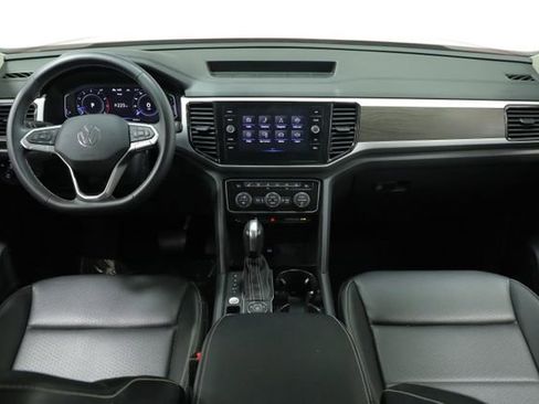 Used 2023 Volkswagen Atlas SE w/ Black Wheel Package image 11