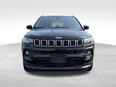 Used 2025 Jeep Compass Latitude w/ Sun & Sound Group AWD/4WD image 2