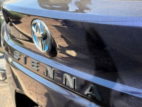 Used 2024 Toyota Sienna XLE image 9