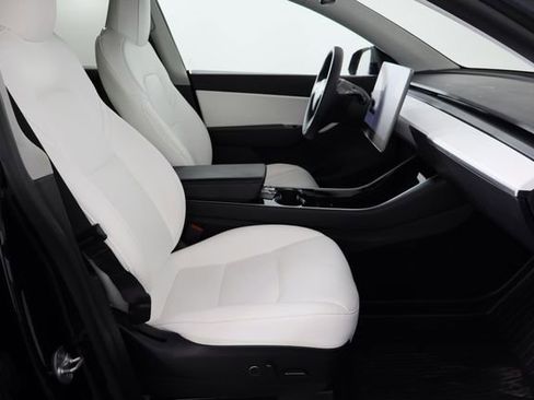 Used 2021 Tesla Model Y Long Range image 17