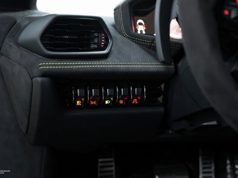 Used 2024 Lamborghini Huracan Sterrato image 26