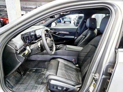 Used 2025 BMW 540i xDrive w/ Premium Package AWD/4WD image 24