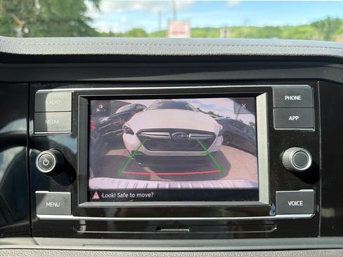 Used 2023 Volkswagen Jetta SE w/ Panoramic Sunroof Package FWD image 28
