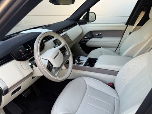 Used 2025 Land Rover Range Rover SE AWD/4WD image 15