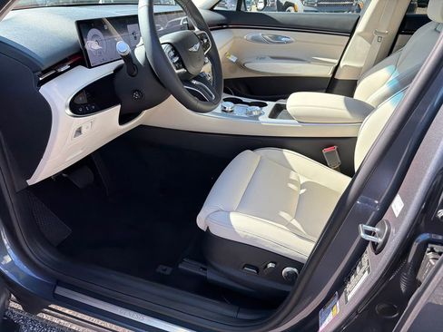 New 2026 Genesis GV70 2.5T Advanced image 9