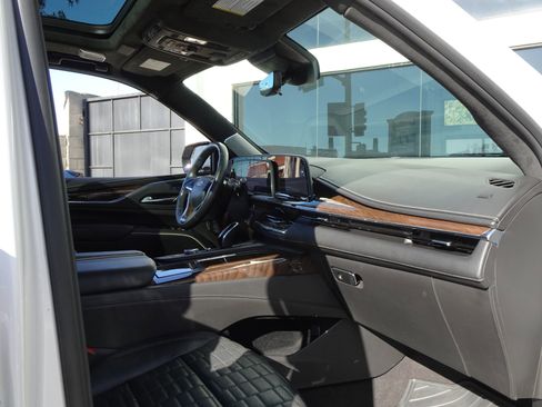 Used 2023 Cadillac Escalade ESV Sport Platinum w/ LPO, ONYX Package image 22