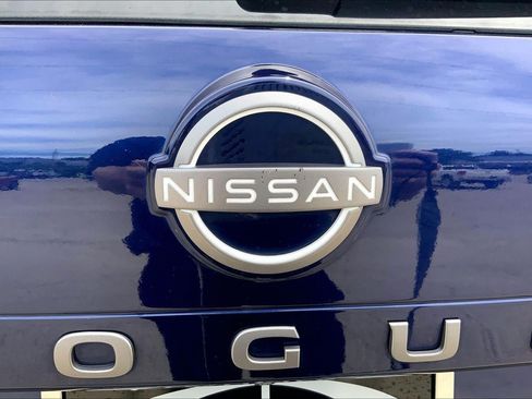 Used 2025 Nissan Rogue SV FWD image 8