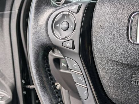 Used 2018 Honda Pilot Touring image 19