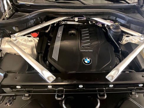 Used 2021 BMW X5 xDrive40i w/ M Sport Package image 28
