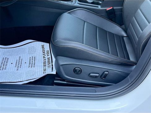 Used 2024 Volkswagen Jetta SE image 18