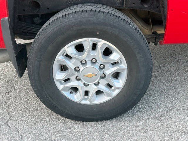 Used 2011 Chevrolet Silverado 2500 LT w/ Interior Plus Package AWD/4WD image 13