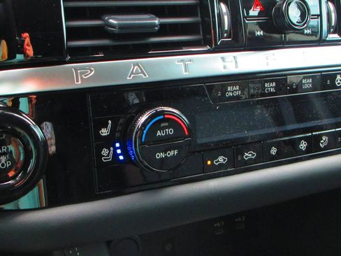 New 2026 Nissan Pathfinder Platinum image 18