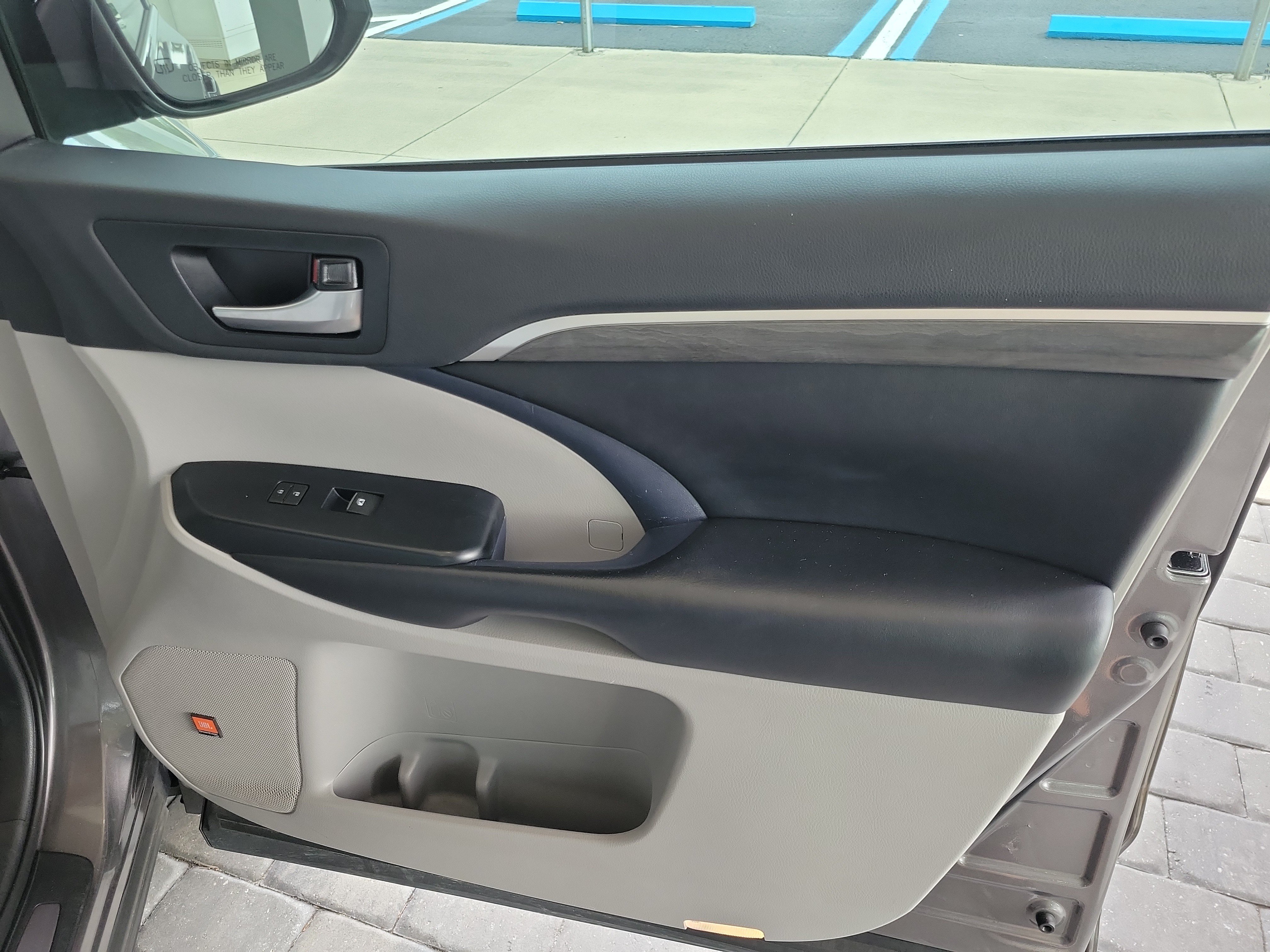 Used 2019 Toyota Highlander Limited FWD image 33