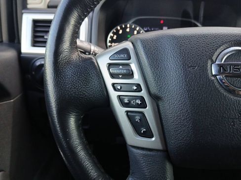 Used 2021 Nissan Titan SV w/ SV Convenience Package RWD image 11