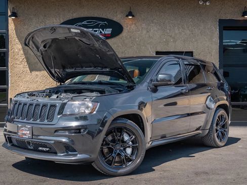 Used 2013 Jeep Grand Cherokee SRT8 w/ Luxury Group II AWD/4WD image 12