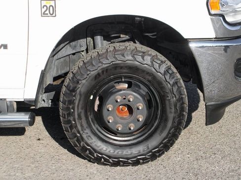 Used 2022 RAM 3500 Tradesman w/ Chrome Appearance Group AWD/4WD image 39